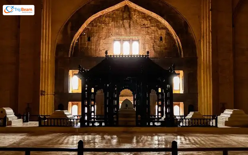 Intriguing Gol Gumbaz Details